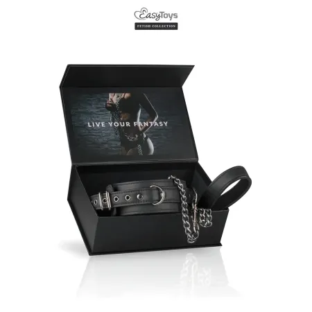 Collier fétichiste et laisse